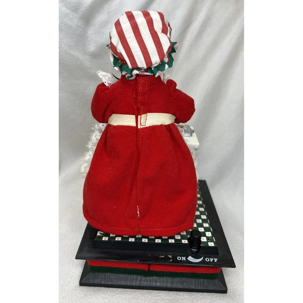 VTG Musical Holiday Scene MRS SANTA CLAUS Baking Cookies‎ Lights Christmas Music